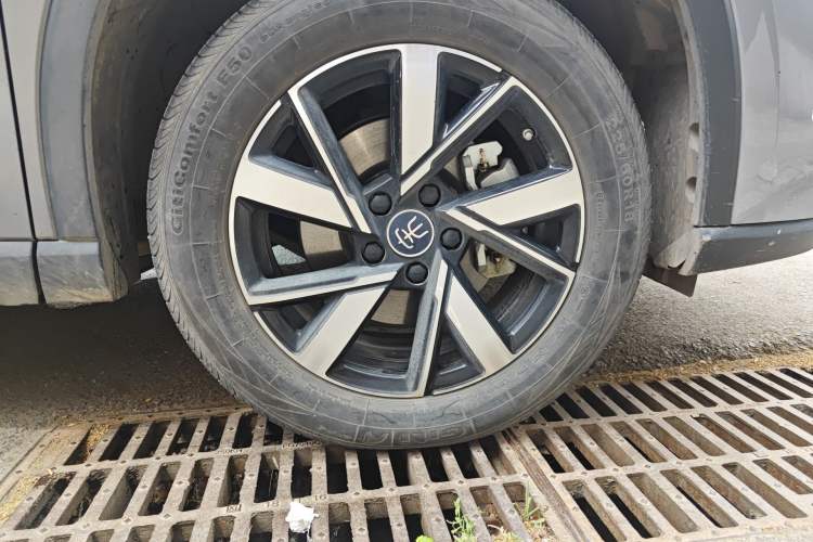 Used BYD Song Pro New Energy 2023 Champion Edition DM-i 71KM Leading Model Right Front Wheel Hub