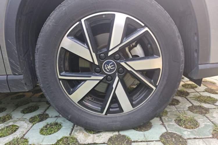 Used BYD Song Pro New Energy 2023 Champion Edition DM-i 71KM Leading Model Right Front Wheel Hub
