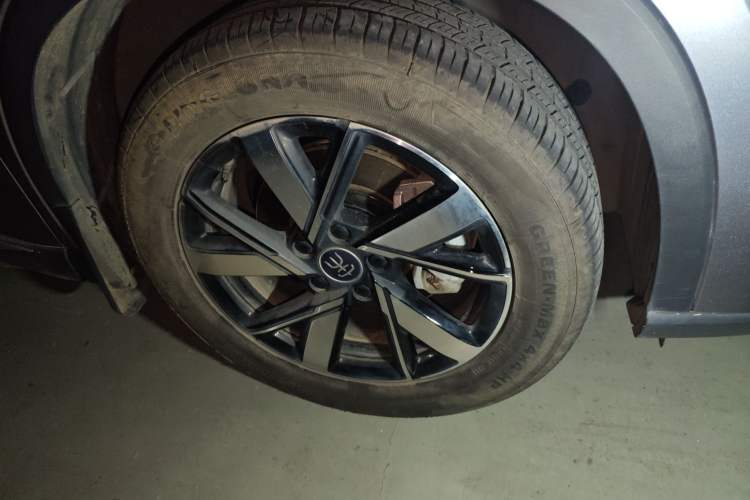 Used BYD Song Pro New Energy 2023 Champion Edition DM-i 110KM Beyond Model Right Front Wheel Hub