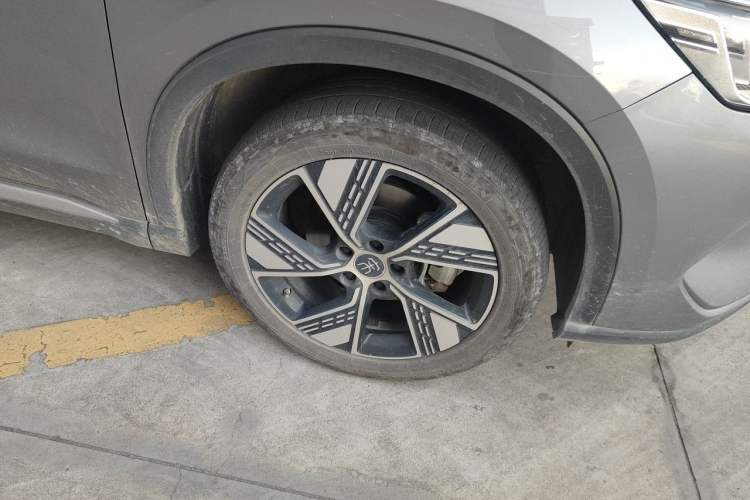 Used BYD Song Pro New Energy 2023 Champion Edition DM-i 110KM Excellence Model Right Front Wheel Hub