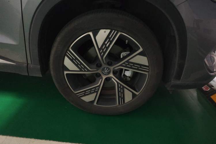 Used BYD Song Pro New Energy 2023 Champion Edition DM-i 110KM Excellence Model Right Front Wheel Hub