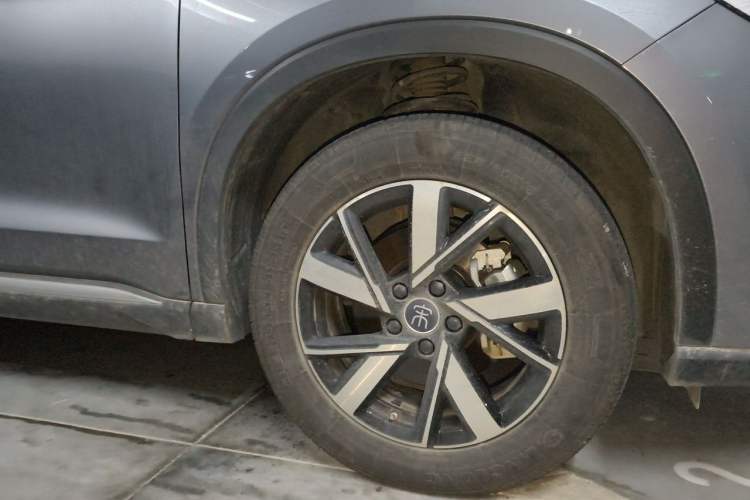 Used BYD Song Pro New Energy 2023 Champion Edition DM-i 71KM Leading Model Right Front Wheel Hub