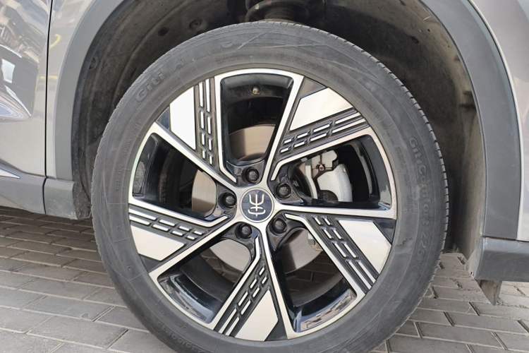 Used BYD Song Pro New Energy 2023 Champion Edition DM-i 110KM Excellence Model Right Front Wheel Hub