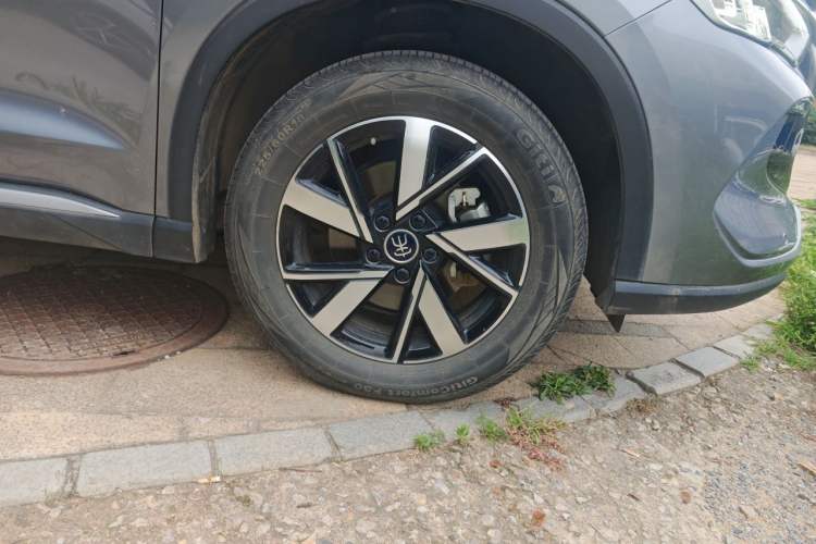 Used BYD Song Pro New Energy 2023 Champion Edition DM-i 71KM Navigation Model Right Front Wheel Hub