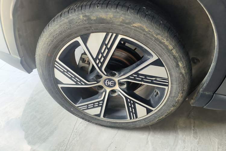 Used BYD Song Pro New Energy 2023 Champion Edition DM-i 110KM Excellence Model Right Rear Wheel Hub