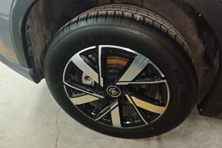 Used BYD Song Pro New Energy 2023 Champion Edition DM-i 110KM Beyond Model Right Rear Wheel Hub