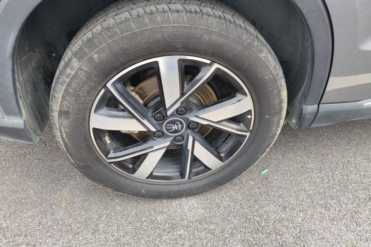 Used BYD Song Pro New Energy 2023 Champion Edition DM-i 71KM Navigation Model Right Rear Wheel Hub