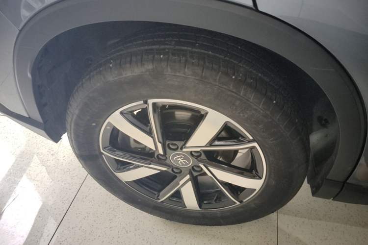 Used BYD Song Pro New Energy 2023 Champion Edition DM-i 71KM Beyond Model Right Rear Wheel Hub