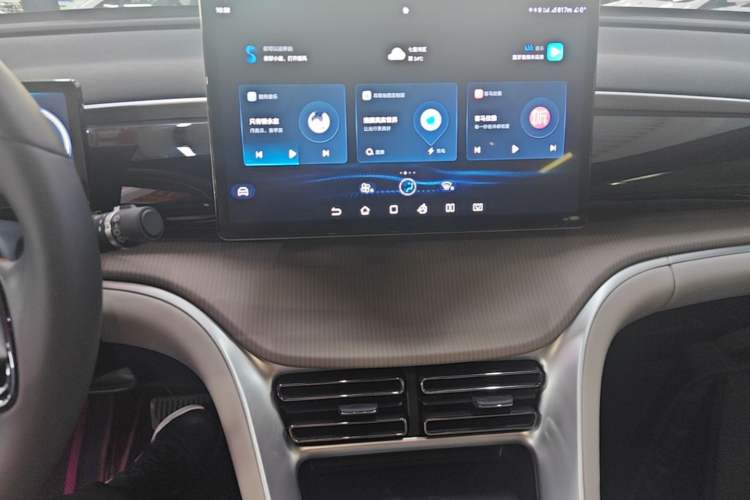 Used BYD Song Pro New Energy 2023 Champion Edition DM-i 110KM Beyond Model Audio And AC Panel