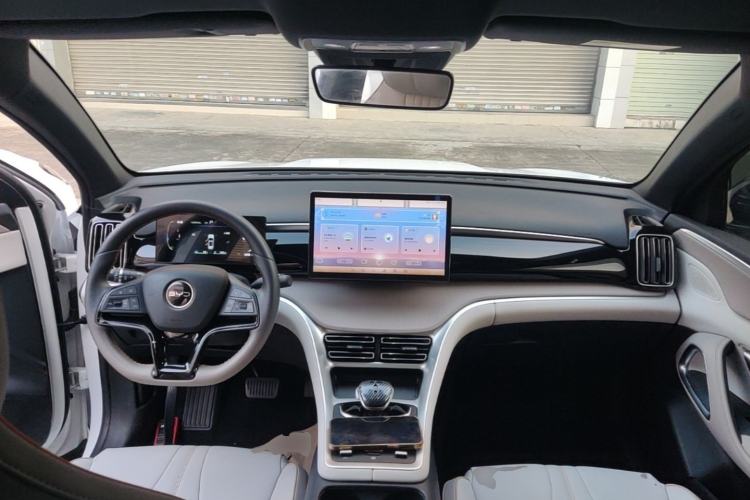 Used BYD Song Pro New Energy 2023 Champion Edition DM-i 71KM Leading Model Center Console