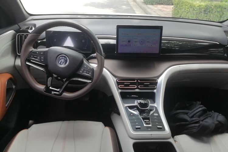 Used BYD Song Pro New Energy 2023 Champion Edition DM-i 71KM Leading Model Center Console