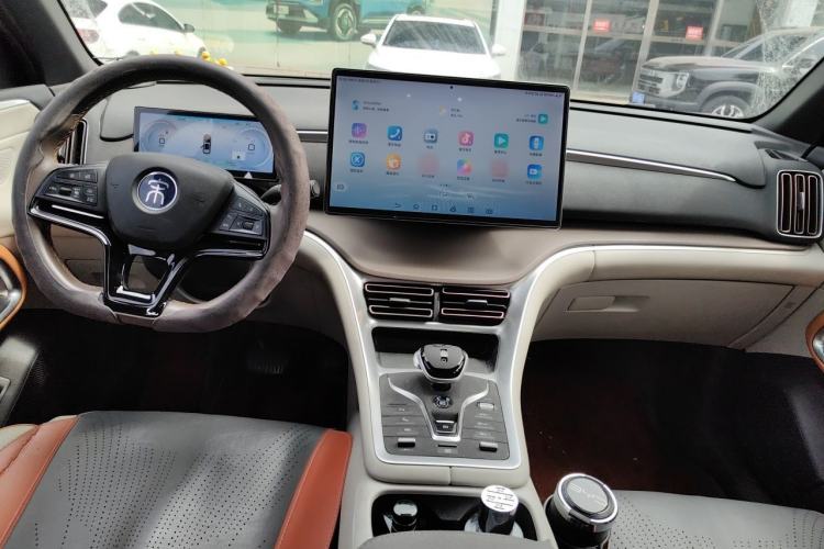 Used BYD Song Pro New Energy 2023 Champion Edition DM-i 110KM Excellence Model Center Console