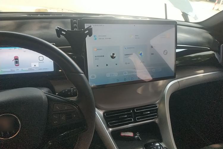Used BYD Song Pro New Energy 2023 Champion Edition DM-i 110KM Excellence Model Center Console