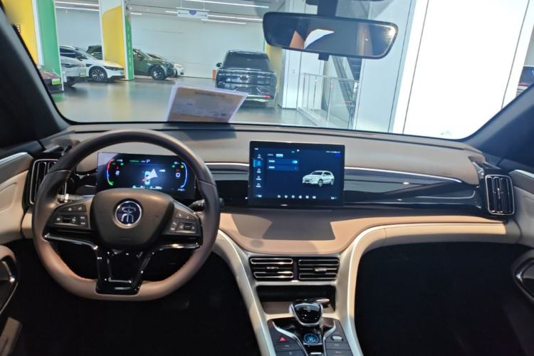 Used BYD Song Pro New Energy 2023 Champion Edition DM-i 71KM Navigation Model Center Console