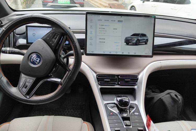 Used BYD Song Pro New Energy 2023 Champion Edition DM-i 110KM Excellence Model Center Console