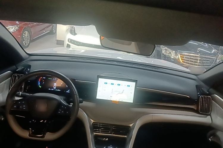 Used BYD Song Pro New Energy 2023 Champion Edition DM-i 71KM Leading Model Center Console