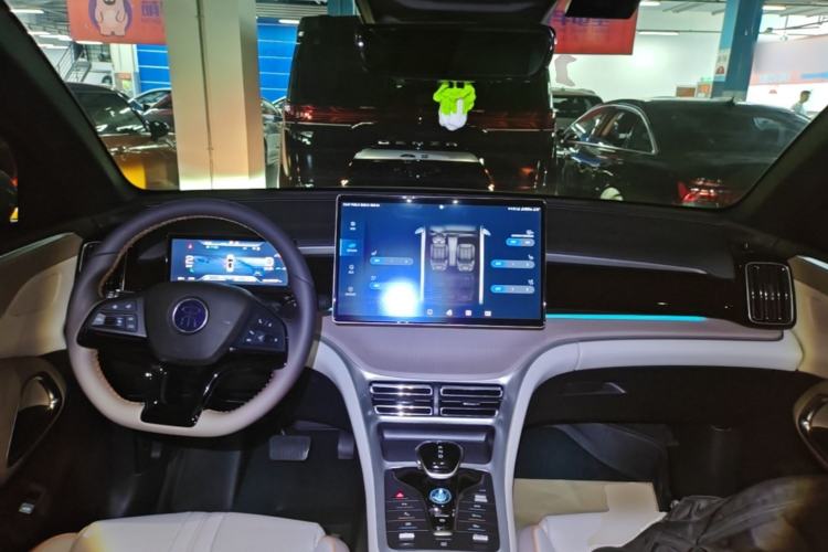 Used BYD Song Pro New Energy 2023 Champion Edition DM-i 110KM Excellence Model Center Console