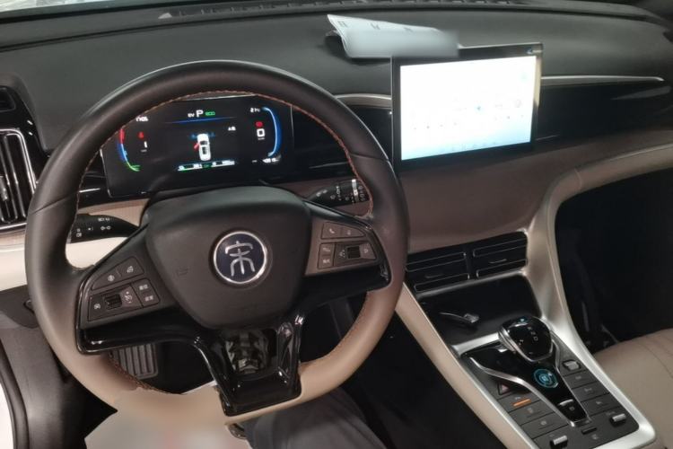 Used BYD Song Pro New Energy 2023 Champion Edition DM-i 71KM Leading Model Center Console