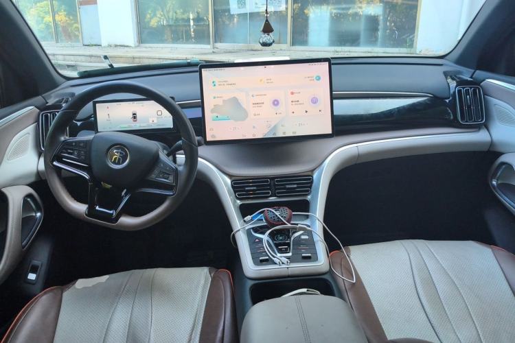Used BYD Song Pro New Energy 2023 Champion Edition DM-i 110KM Excellence Model Center Console
