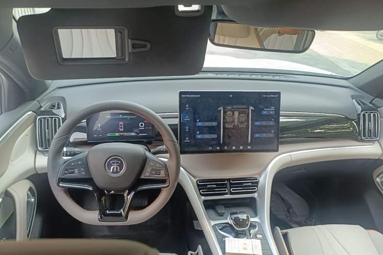 Used BYD Song Pro New Energy 2023 Champion Edition DM-i 110KM Excellence Model Center Console