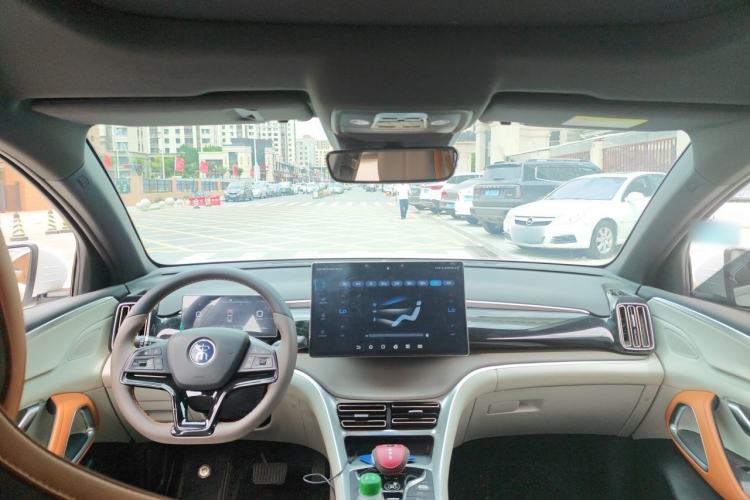 Used BYD Song Pro New Energy 2023 Champion Edition DM-i 110KM Excellence Model Center Console