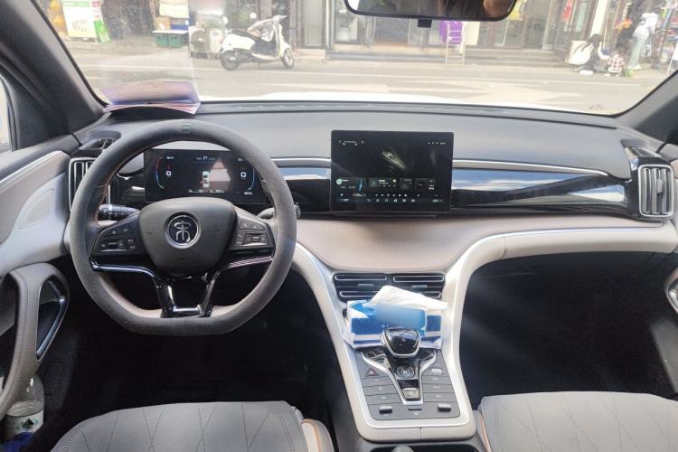 Used BYD Song Pro New Energy 2023 Champion Edition DM-i 71KM Navigation Model Center Console
