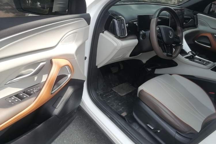 Used BYD Song Pro New Energy 2023 Champion Edition DM-i 71KM Leading Model Driver Seat