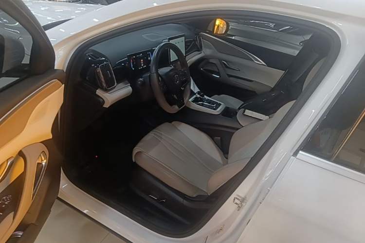 Used BYD Song Pro New Energy 2023 Champion Edition DM-i 71KM Leading Model Driver Seat