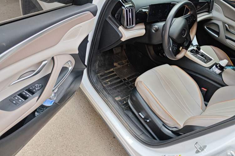 Used BYD Song Pro New Energy 2023 Champion Edition DM-i 71KM Beyond Model Driver Seat