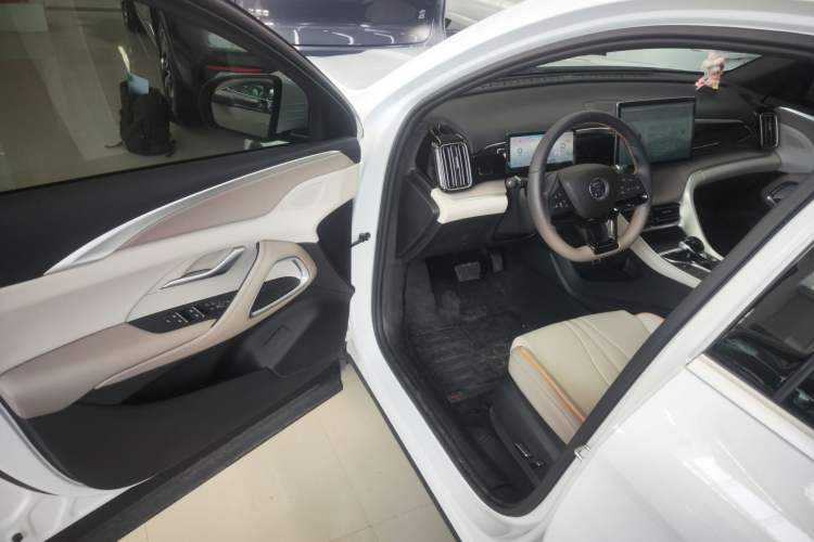 Used BYD Song Pro New Energy 2023 Champion Edition DM-i 110KM Beyond Model Driver Seat