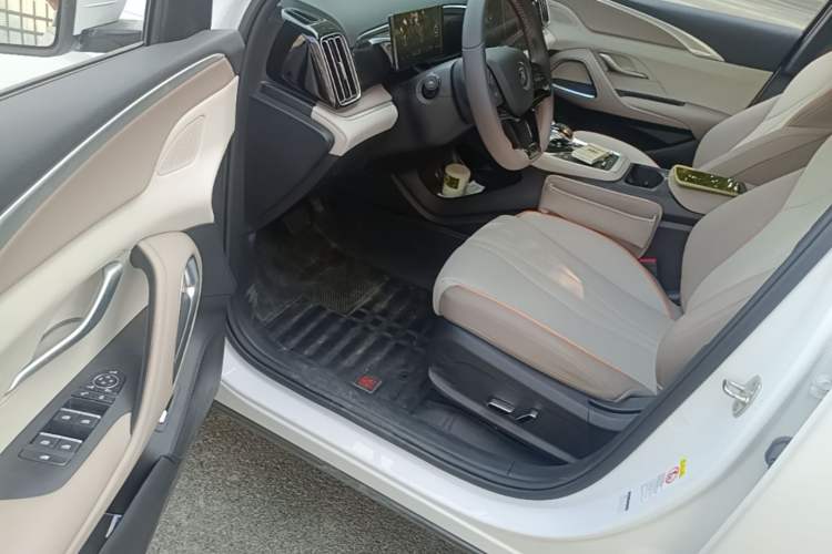 Used BYD Song Pro New Energy 2023 Champion Edition DM-i 110KM Excellence Model Driver Seat