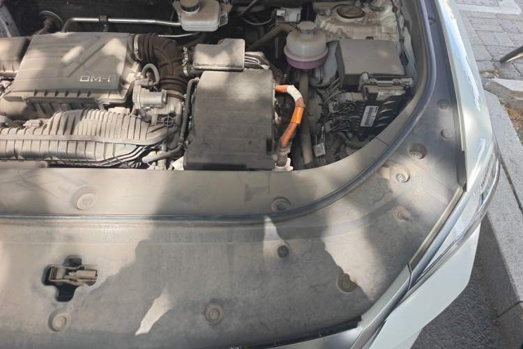 Used BYD Song Pro New Energy 2023 Champion Edition DM-i 71KM Navigation Model Engine Bay Left