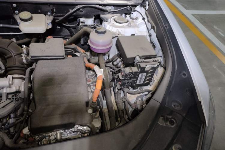 Used BYD Song Pro New Energy 2023 Champion Edition DM-i 71KM Leading Model Engine Bay Left
