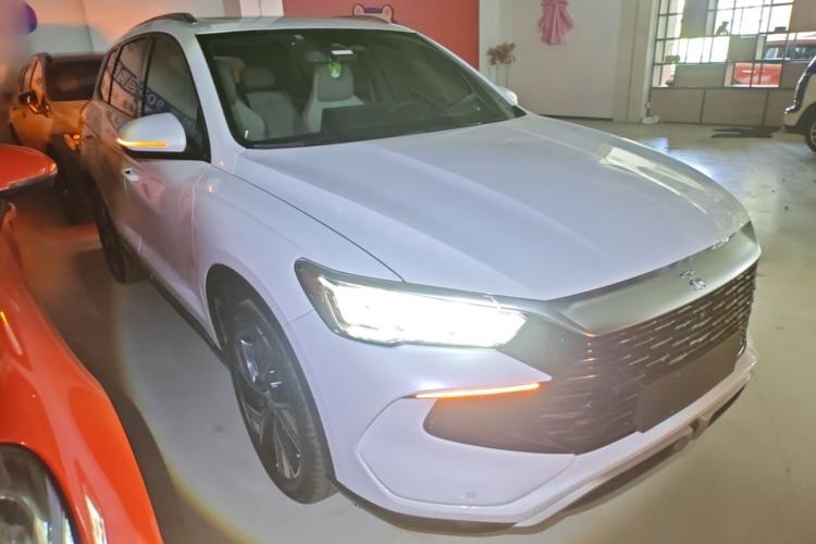 Used BYD Song Pro New Energy 2023 Champion Edition DM-i 110KM Excellence Model Front Right 45 Deg