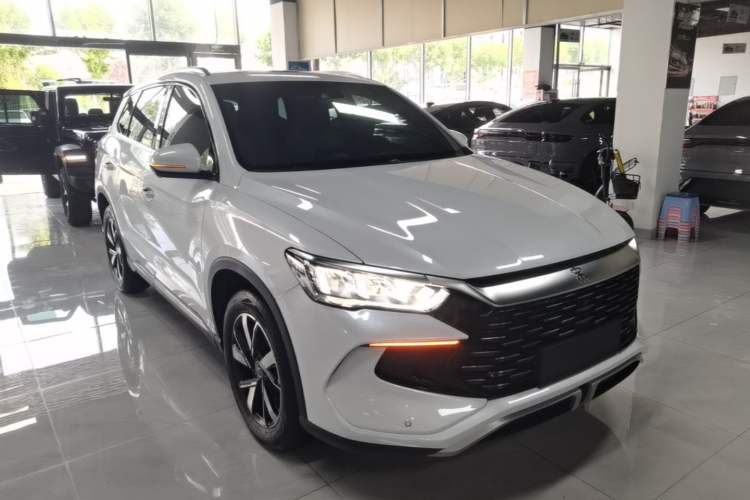 Used BYD Song Pro New Energy 2023 Champion Edition DM-i 71KM Leading Model Front Right 45 Deg