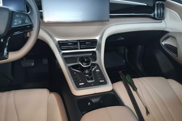 Used BYD Song Pro New Energy 2023 Champion Edition DM-i 110KM Excellence Model Gear Lever