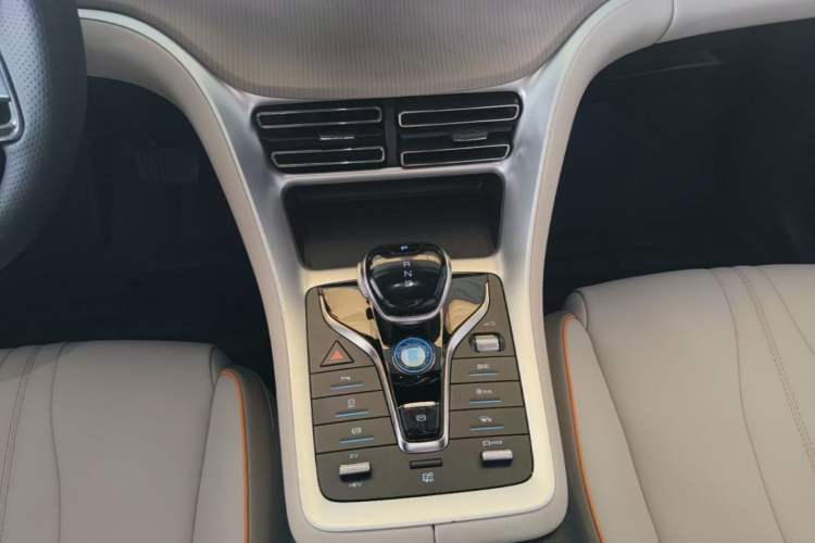 Used BYD Song Pro New Energy 2023 Champion Edition DM-i 71KM Navigation Model Gear Lever