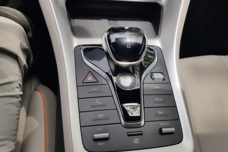Used BYD Song Pro New Energy 2023 Champion Edition DM-i 110KM Excellence Model Gear Lever