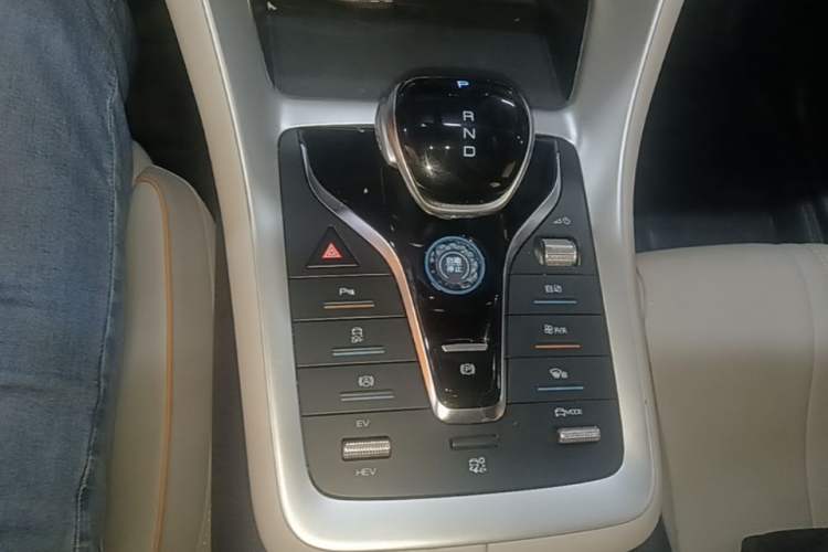 Used BYD Song Pro New Energy 2023 Champion Edition DM-i 71KM Leading Model Gear Lever