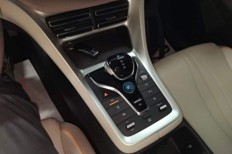 Used BYD Song Pro New Energy 2023 Champion Edition DM-i 71KM Leading Model Gear Lever