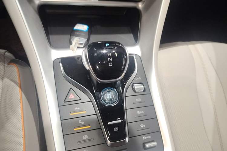 Used BYD Song Pro New Energy 2023 Champion Edition DM-i 110KM Excellence Model Gear Lever