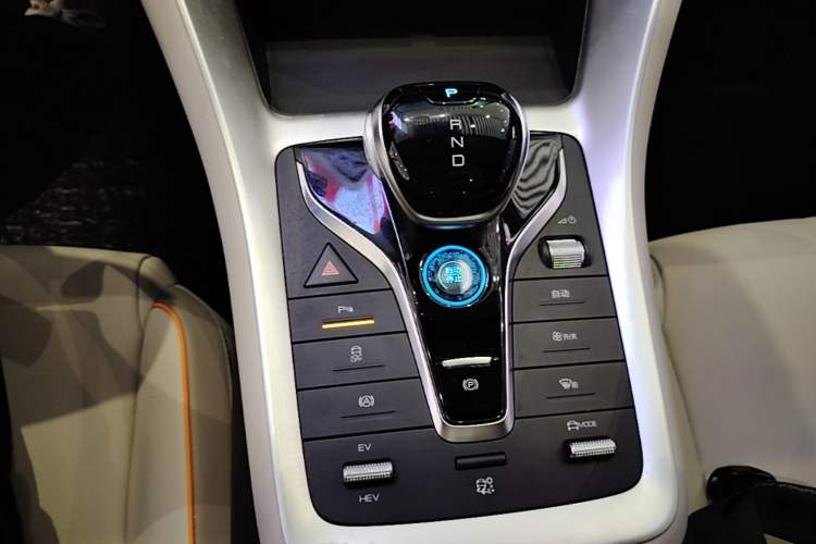 Used BYD Song Pro New Energy 2023 Champion Edition DM-i 110KM Beyond Model Gear Lever