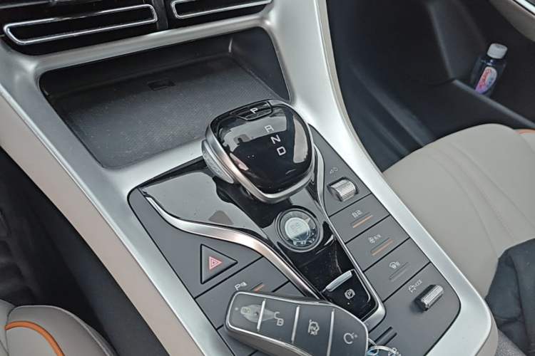 Used BYD Song Pro New Energy 2023 Champion Edition DM-i 71KM Navigation Model Gear Lever