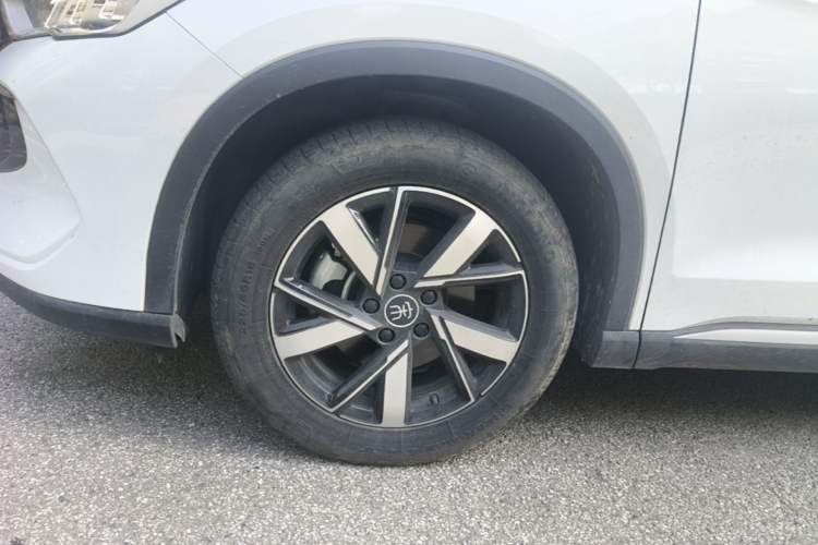 Used BYD Song Pro New Energy 2023 Champion Edition DM-i 110KM Beyond Model Left Front Wheel Hub
