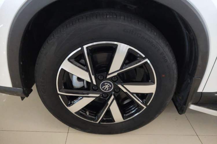 Used BYD Song Pro New Energy 2023 Champion Edition DM-i 71KM Navigation Model Left Front Wheel Hub