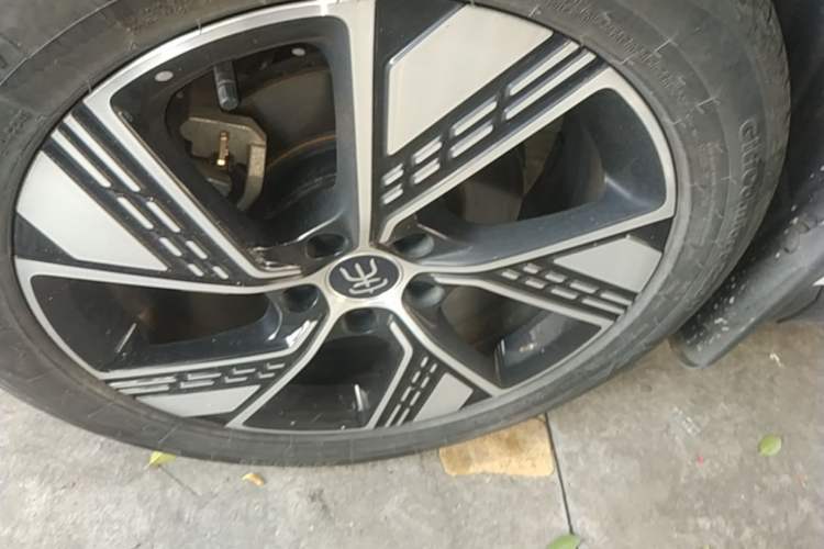 Used BYD Song Pro New Energy 2023 Champion Edition DM-i 110KM Excellence Model Left Front Wheel Hub