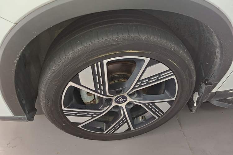 Used BYD Song Pro New Energy 2023 Champion Edition DM-i 110KM Excellence Model Left Front Wheel Hub