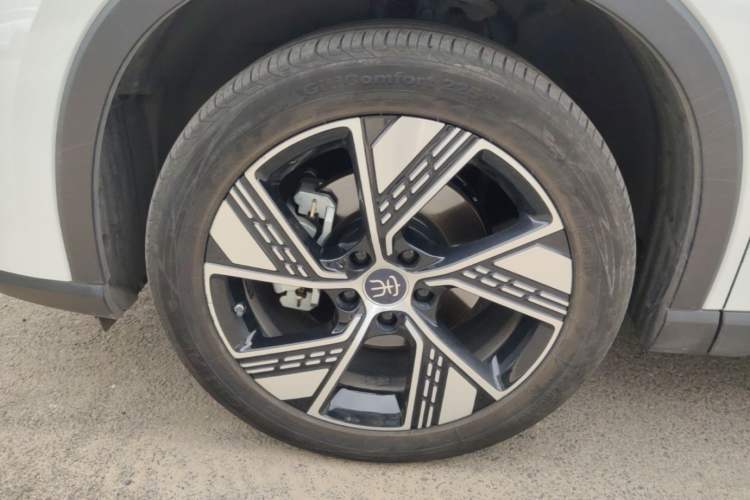 Used BYD Song Pro New Energy 2023 Champion Edition DM-i 110KM Excellence Model Left Front Wheel Hub