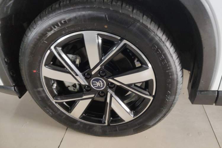Used BYD Song Pro New Energy 2023 Champion Edition DM-i 71KM Leading Model Left Front Wheel Hub