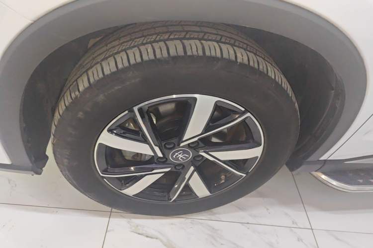 Used BYD Song Pro New Energy 2023 Champion Edition DM-i 110KM Beyond Model Left Front Wheel Hub
